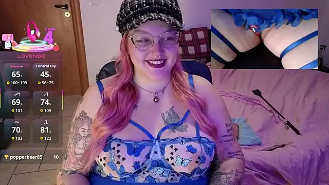 Snapshot of AlyssaWonderland chatting on 12.15.25 AlyssaWonderland online show from 12.15.25