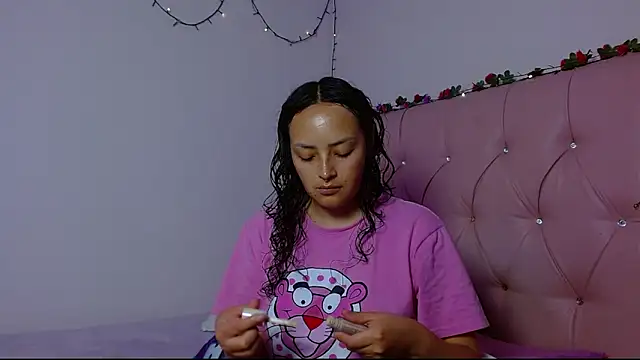 Snapshot of manumeow1 chatting on 12.04.25 manumeow1 online show from 12.04.25