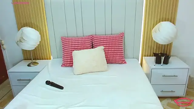 WildScarlet online show from 10.06.25