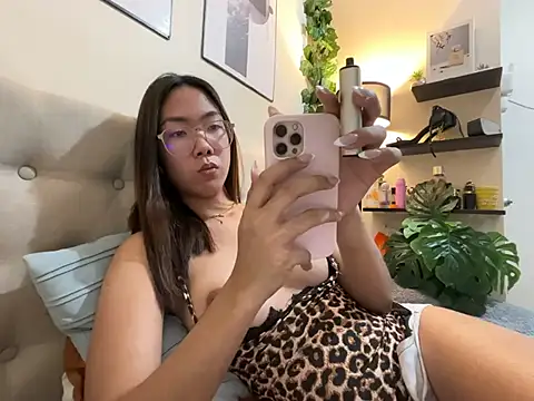 Snapshot of Sluttgwen69 chatting on 03.14.26 Sluttgwen69 online show from 03.14.26