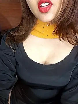 Snapshot of Hot_malika19 chatting on 11.29.25 Hot malika19 online show from 11.29.25