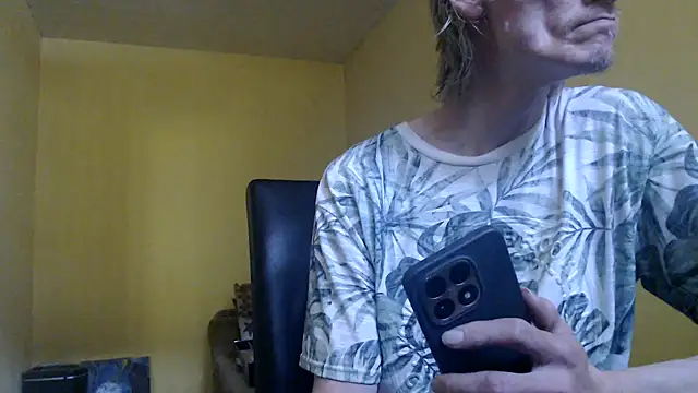 Snapshot of k74robert chatting on 11.08.25 k74robert online show from 11.08.25