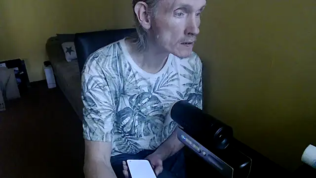 Snapshot of k74robert chatting on 11.09.25 k74robert online show from 11.09.25