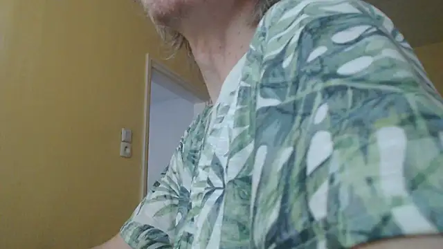 Snapshot of k74robert chatting on 11.15.25 k74robert online show from 11.15.25