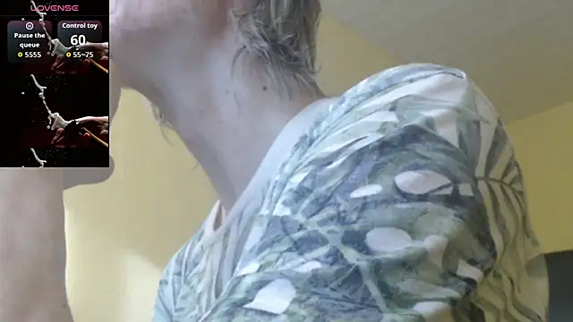 Snapshot of k74robert chatting on 11.16.25 k74robert online show from 11.16.25