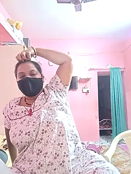 Snapshot of biggbobbsgirl chatting on 11.10.25 biggbobbsgirl online show from 11.10.25