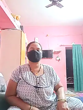 Snapshot of biggbobbsgirl chatting on 11.13.25 biggbobbsgirl online show from 11.13.25