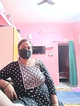 Snapshot of biggbobbsgirl chatting on 11.30.25 biggbobbsgirl online show from 11.30.25