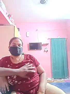 Snapshot of biggbobbsgirl chatting on 12.04.25 biggbobbsgirl online show from 12.04.25