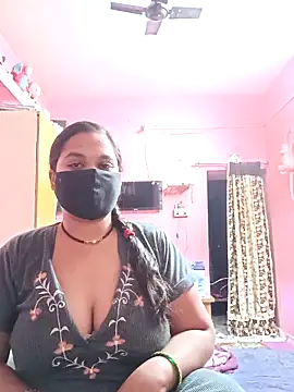 Snapshot of biggbobbsgirl chatting on 12.19.25 biggbobbsgirl online show from 12.19.25