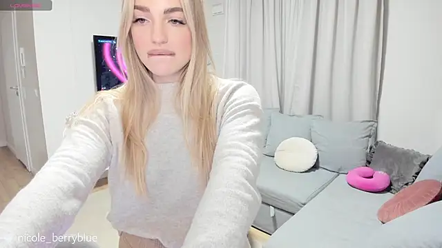 Snapshot of nicole_blueberry chatting on 10.19.25 nicole blueberry online show from 10.19.25