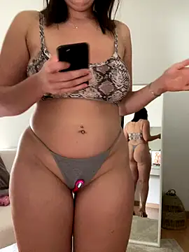 Snapshot of chloedlm5 chatting on 10.12.25 chloedlm5 online show from 10.12.25