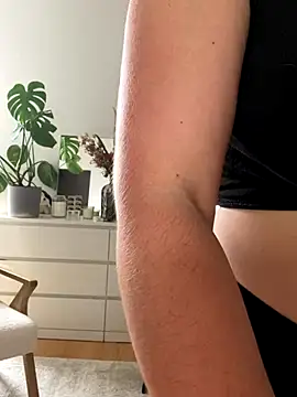 Snapshot of chloedlm5 chatting on 10.15.25 chloedlm5 online show from 10.15.25