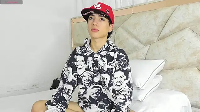 Snapshot of Thiago_Divine_ chatting on 09.18.25 Thiago Divine  online show from 09.18.25