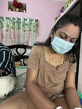 Snapshot of Lovlycouple1 chatting on 02.05.26 Lovlycouple1 online show from 02.05.26