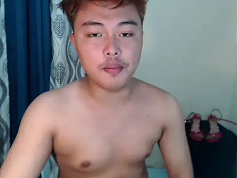 Snapshot of Lustfulljohnx chatting on 05.24.26 Lustfulljohnx online show from 05.24.26