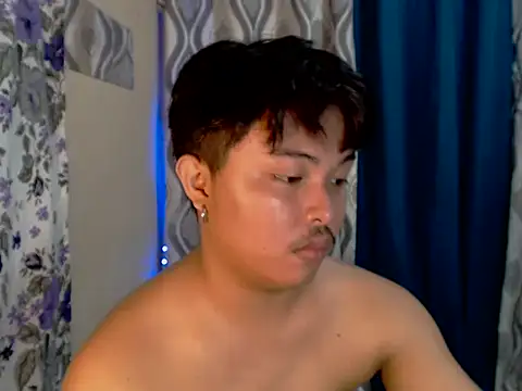 Snapshot of Lustfulljohnx chatting on 06.19.26 Lustfulljohnx online show from 06.19.26