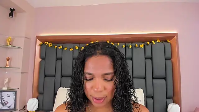 LisaMendez online show from 11.20.25