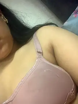 Snapshot of Roubi99six chatting on 11.28.25 Roubi99six online show from 11.28.25