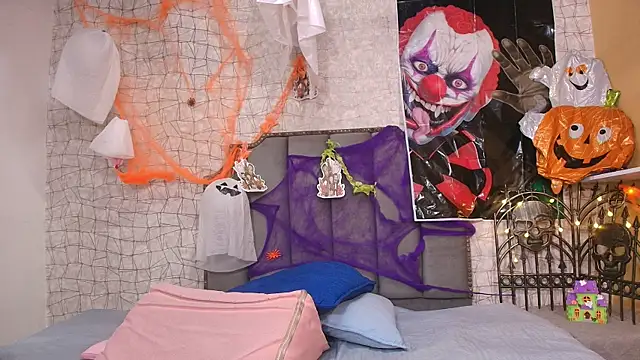 chloe leroy  online show from 11.04.25