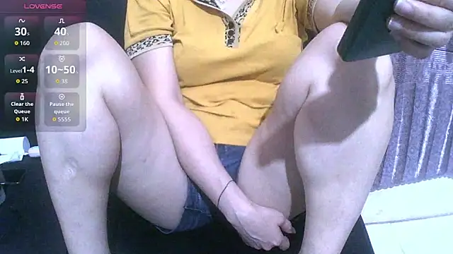 Snapshot of Owe_chan chatting on 06.20.26 Owe chan online show from 06.20.26