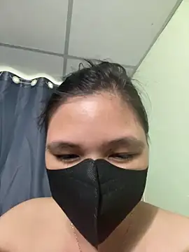 Snapshot of Nanaly99 chatting on 11.18.25 Nanaly99 online show from 11.18.25