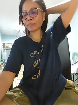 Snapshot of Mama_Eva_1 chatting on 11.21.25 Mama Eva 1 online show from 11.21.25