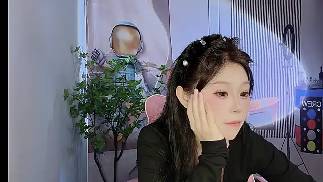 Snapshot of CAICAI_BABY chatting on 11.08.25 CAICAI BABY online show from 11.08.25