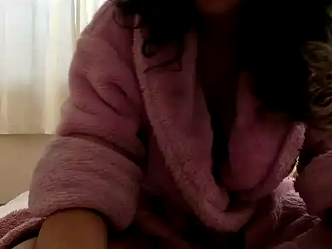 Snapshot of tutu101 chatting on 12.19.25 tutu101 online show from 12.19.25