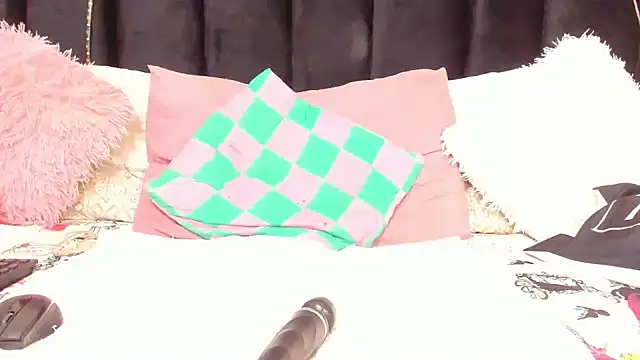 AmazingDarkDoll online show from 04.27.26