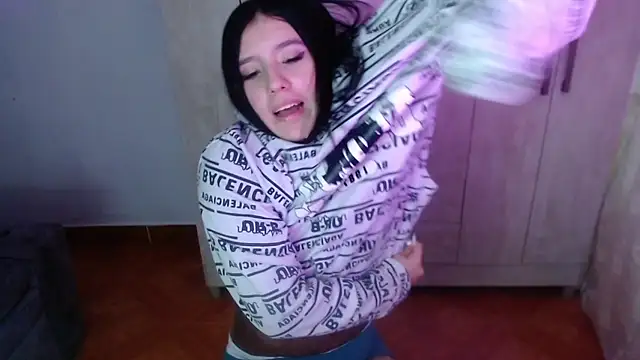 Velvet 28 online show from 11.16.25