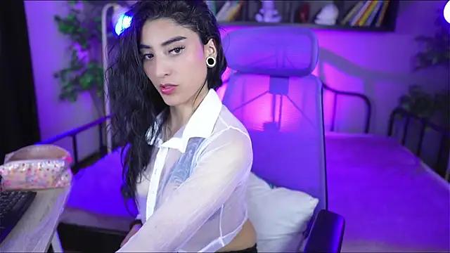 Emma and Issac online show from 10.09.25