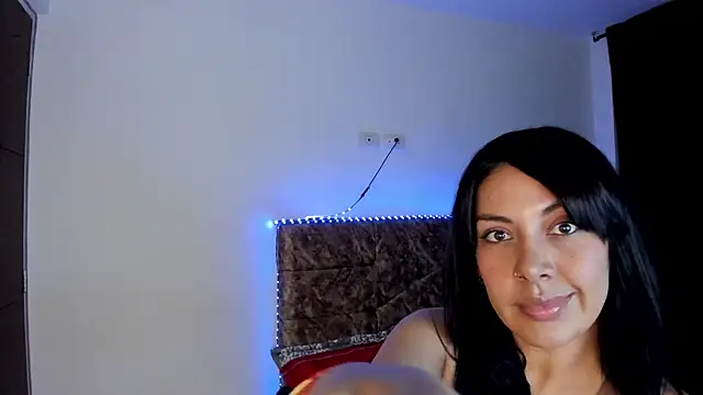 Snapshot of Vik_gomez chatting on 12.18.25 Vik gomez online show from 12.18.25