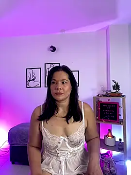 Snapshot of leiablack chatting on 12.16.25 leiablack online show from 12.16.25