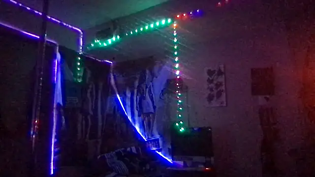 Snapshot of Triggerhappycj100 chatting on 09.15.25 Triggerhappycj100 online show from 09.15.25