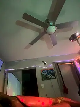 Snapshot of Triggerhappycj100 chatting on 10.20.25 Triggerhappycj100 online show from 10.20.25