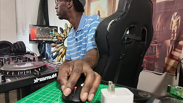 Triggerhappycj100 online show from 04.28.26