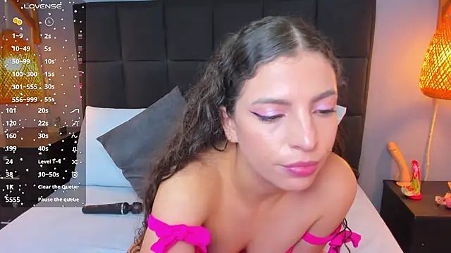 Snapshot of natalie_esmith chatting on 09.10.25 natalie esmith online show from 09.10.25