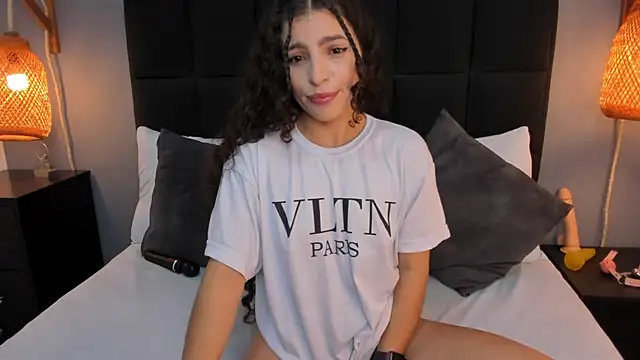 Snapshot of natalie_esmith chatting on 10.11.25 natalie esmith online show from 10.11.25