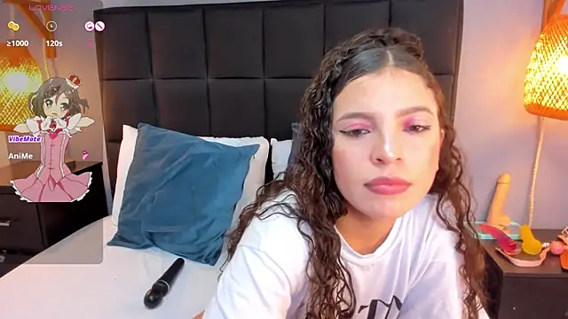 Snapshot of natalie_esmith chatting on 11.12.25 natalie esmith online show from 11.12.25