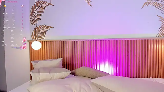 Valleriie  online show from 12.18.25