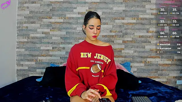 Snapshot of violett__golden chatting on 10.07.25 violett  golden online show from 10.07.25