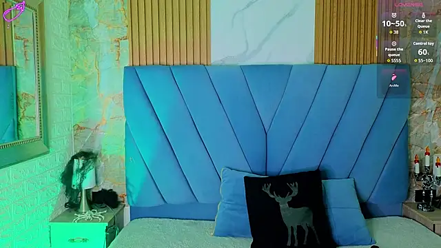 Snapshot of violett__golden chatting on 10.09.25 violett  golden online show from 10.09.25