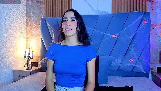 Snapshot of violett__golden chatting on 10.12.25 violett  golden online show from 10.12.25