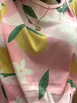 Snapshot of modelnishu chatting on 09.08.25 modelnishu online show from 09.08.25