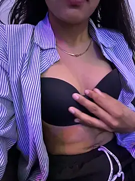 Snapshot of modelnishu chatting on 10.27.25 modelnishu online show from 10.27.25