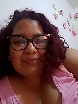 Snapshot of ladytropical1 chatting on 10.05.25 ladytropical1 online show from 10.05.25