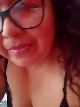 Snapshot of ladytropical1 chatting on 10.08.25 ladytropical1 online show from 10.08.25