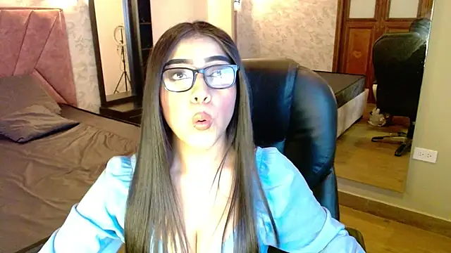Snapshot of aysel_27 chatting on 10.30.25 aysel 27 online show from 10.30.25