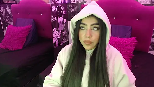 Snapshot of aysel_27 chatting on 11.25.25 aysel 27 online show from 11.25.25